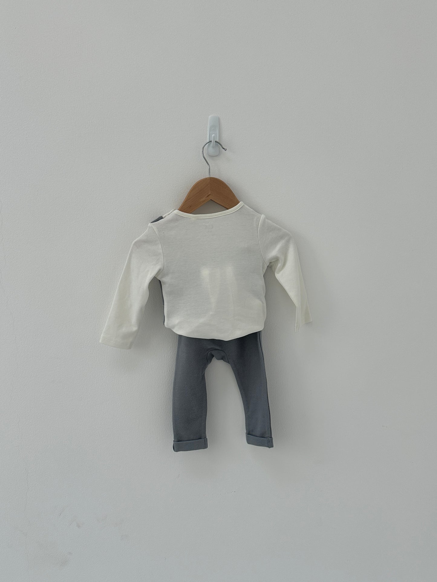 Set by C&A- Size 6-months